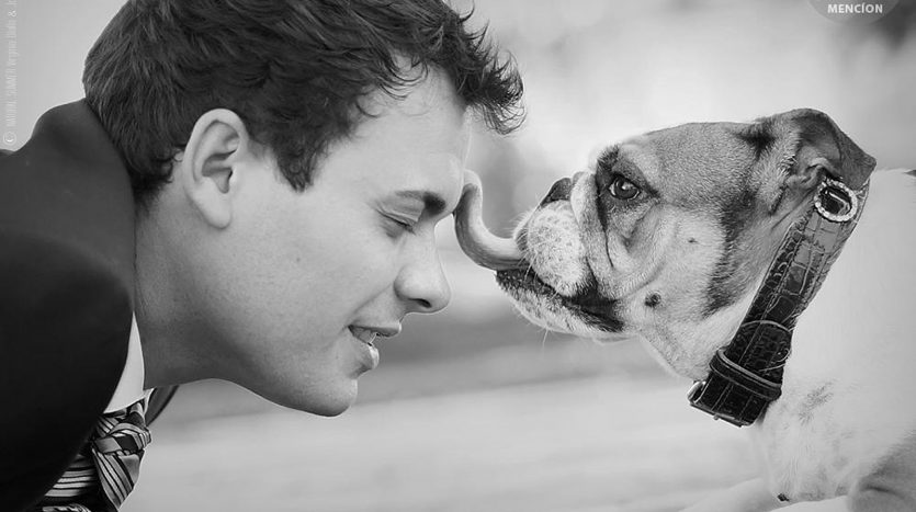 Matrimoni estivi naturali Jorge Elisburu Guipuzcoa Fotografi di matrimonio Spagna matrimonio con cane
