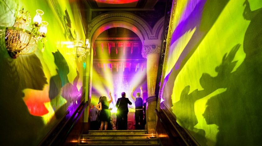 341 fm4 8869 900x600